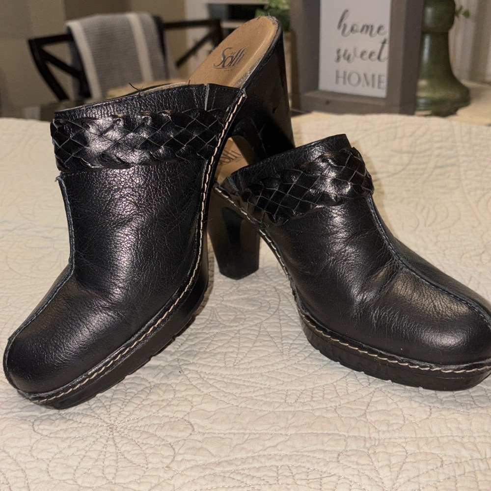 Stylish Black Leather Women's Clogs